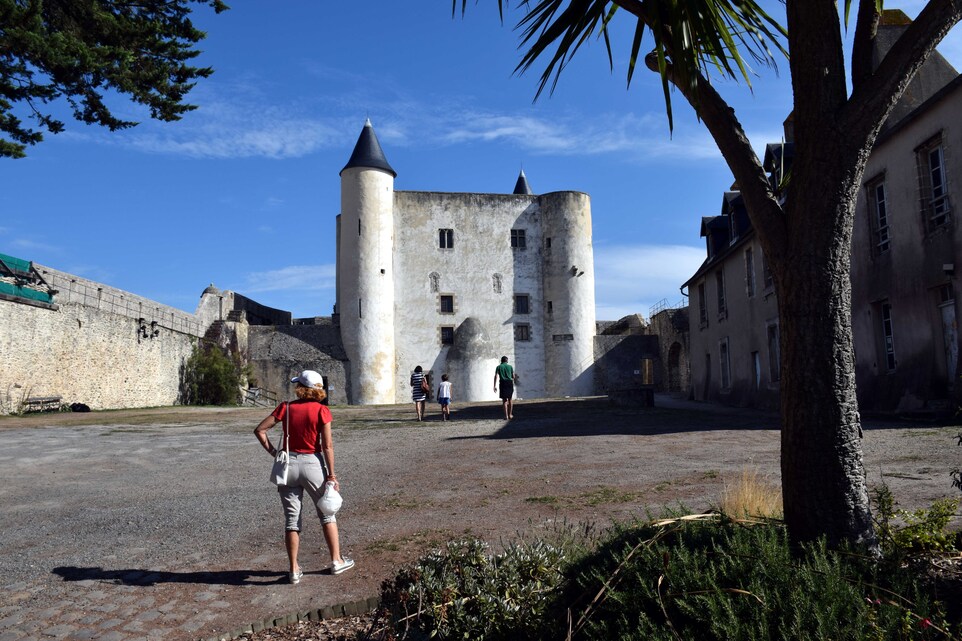 J10 - Vendée - Noirmoutier - Le château - La cour intérieure