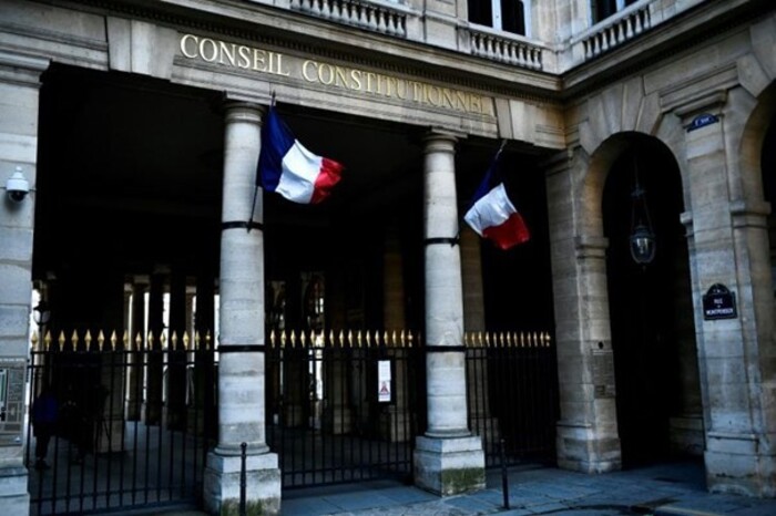 Loi immigration : la droite attaque le Conseil  constitutionnel : Laurent Fabius dénonce une remise en cause "très préoccupante"