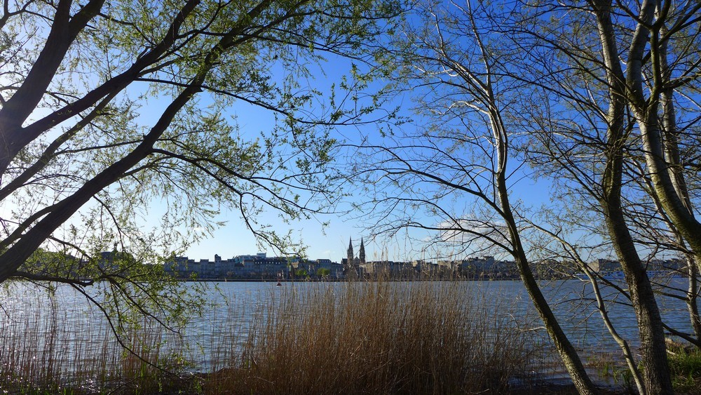 Les quais de Bordeaux, rive droite...