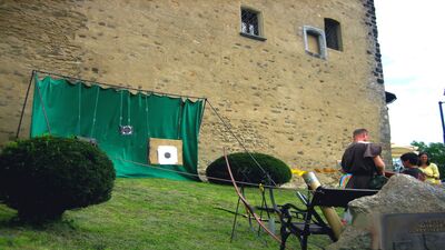 FETE MEDIEVALE DANS LA COUR DU CHATEAU FORT DE LOKET