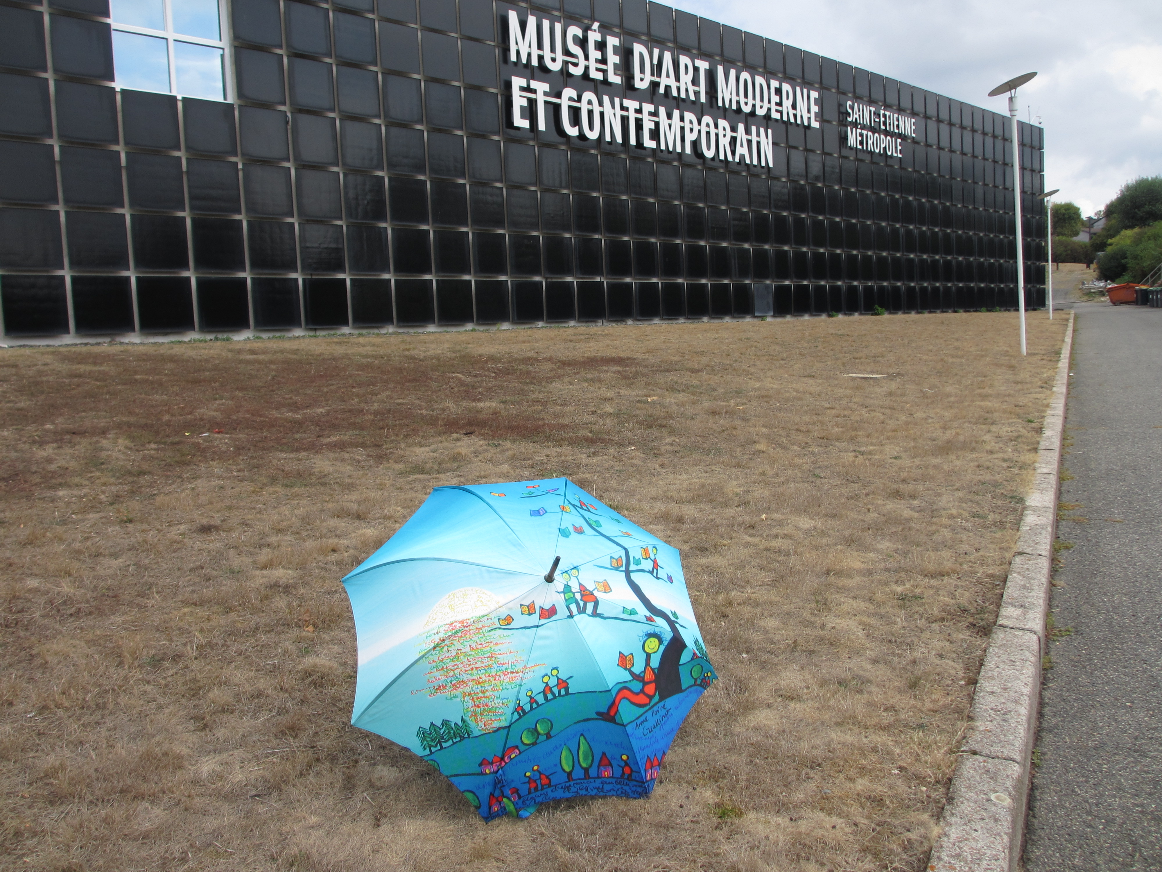 Parapluies au musée - suite - Anne Poiré et Patrick Guallino