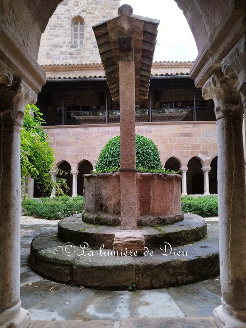 Fréjus, le cloître de la cathédrale saint Léonce