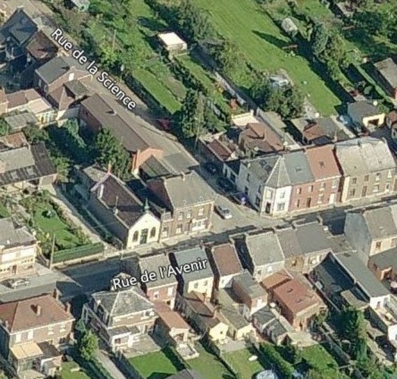 Souvret - vue aérienne de la façade de la rue de l'Avenir