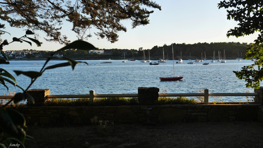 Au petit matin, sur le port de Cabellou