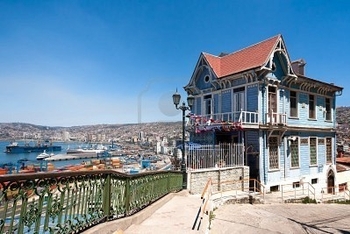 8666768-colorful-house-in-valparaiso-chile-with-view-on-yhe-port-unesco-world-heritage