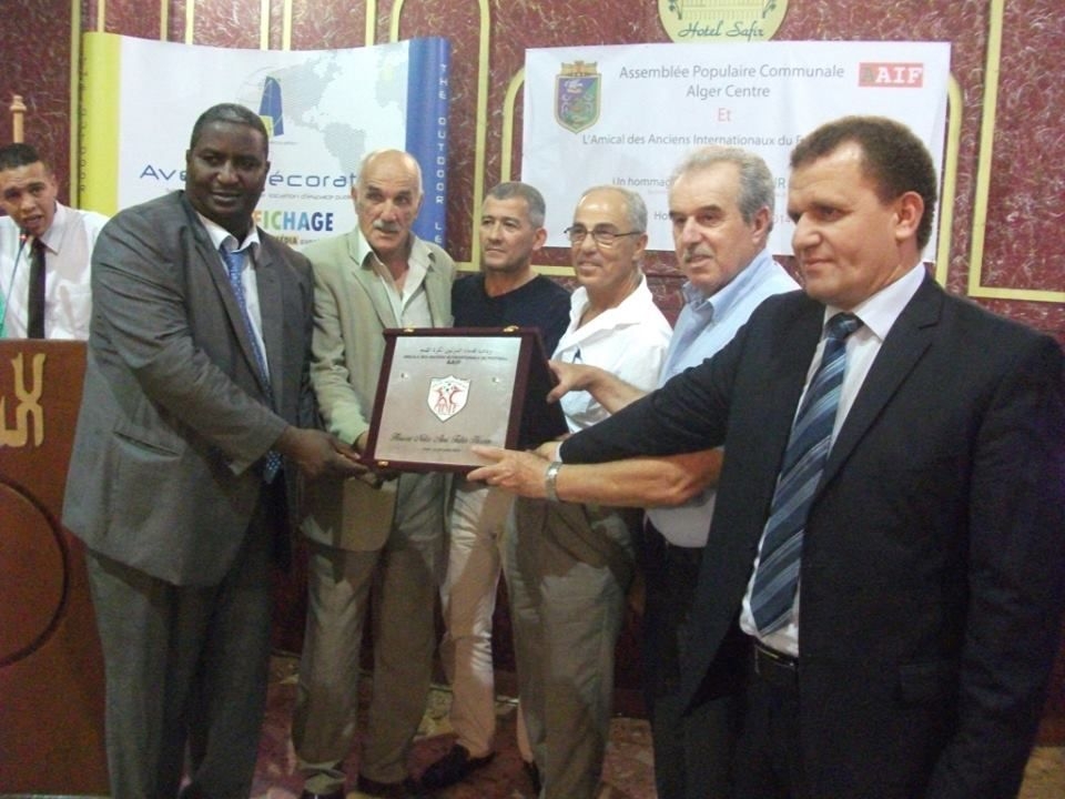 Samedi 26.07.2014 Tahir Hassen honoré par l\'Amicale des anciens internationaux