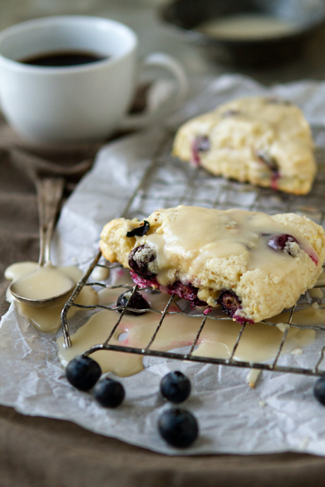 Vous prendrez bien un scone avec votre thé ?