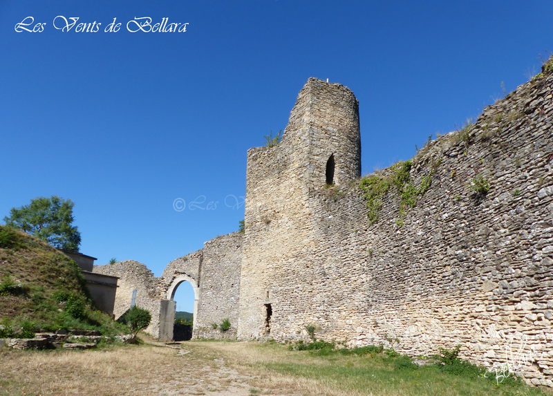 Crémieu  - Remparts du prieuré bénédictin de Saint-Hypolyte - 13ème siècle - 4