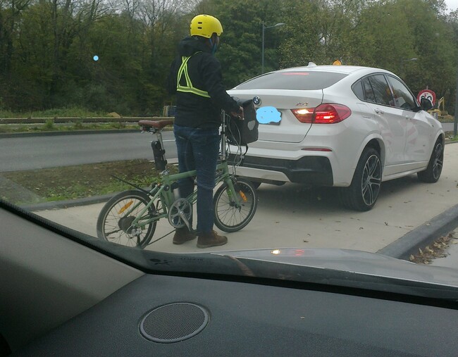 Boulevard de la Woluwe : les voitures garées sur la piste cyclable ont disparu