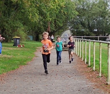 APRÈS-MIDI ENDURANCE ET RELAIS AU STADE 