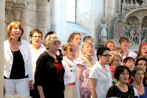 La chorale dijonnaise Souliko, en représentation dans l'église d'Aignay le Duc