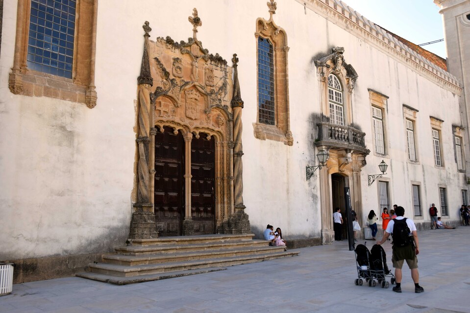  Portugal - Beira - Coimbra - La vieille université - Entrée de la chapelle