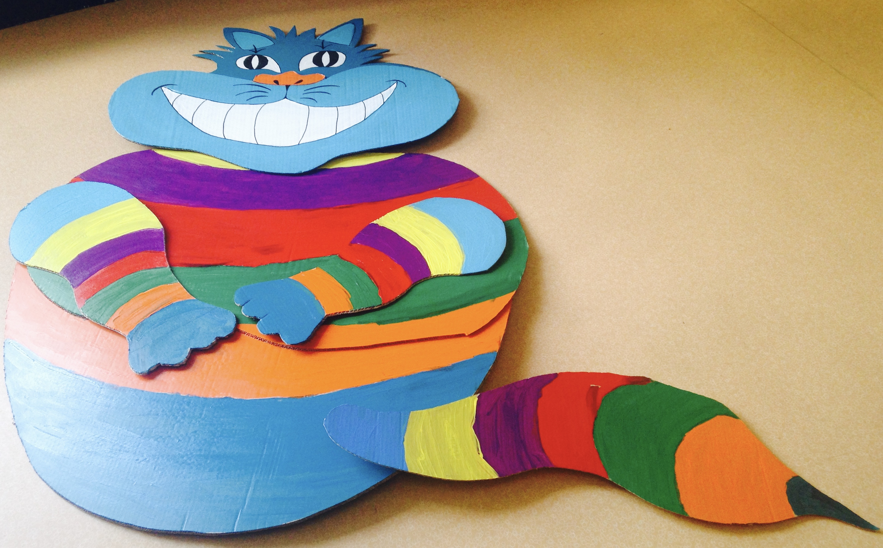 Nos elements de decor pour Alice au pays des merveilles A cartable ouvert