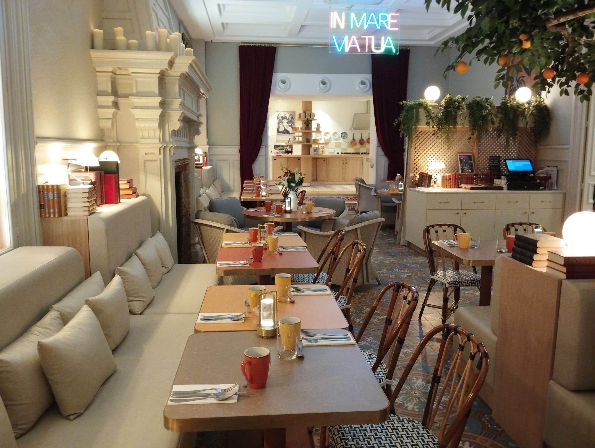 Peut être une image de intérieur