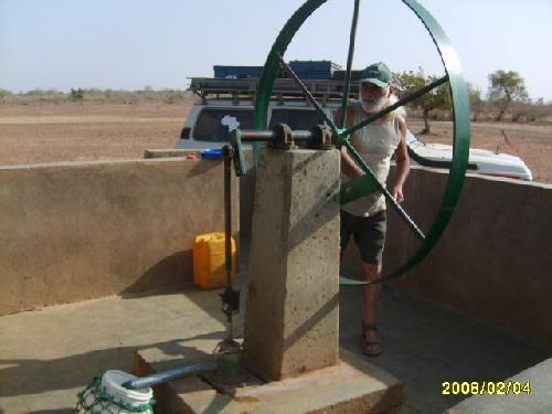 Burkina Bomborokuy Jacques fait tourner la pompe !!