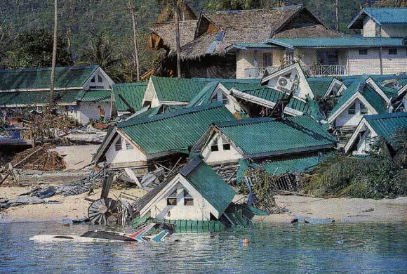 Phi Phi après le passage du Tsunami en décembre 2004