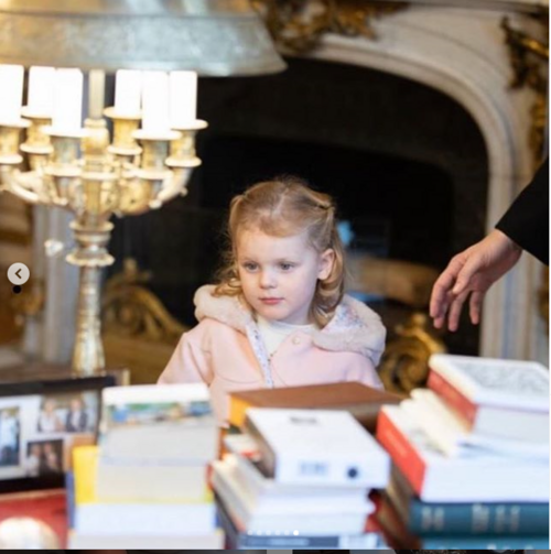 Princess Charlene with prince Jacques and princess Gabriella visited the president Macron and his wife
