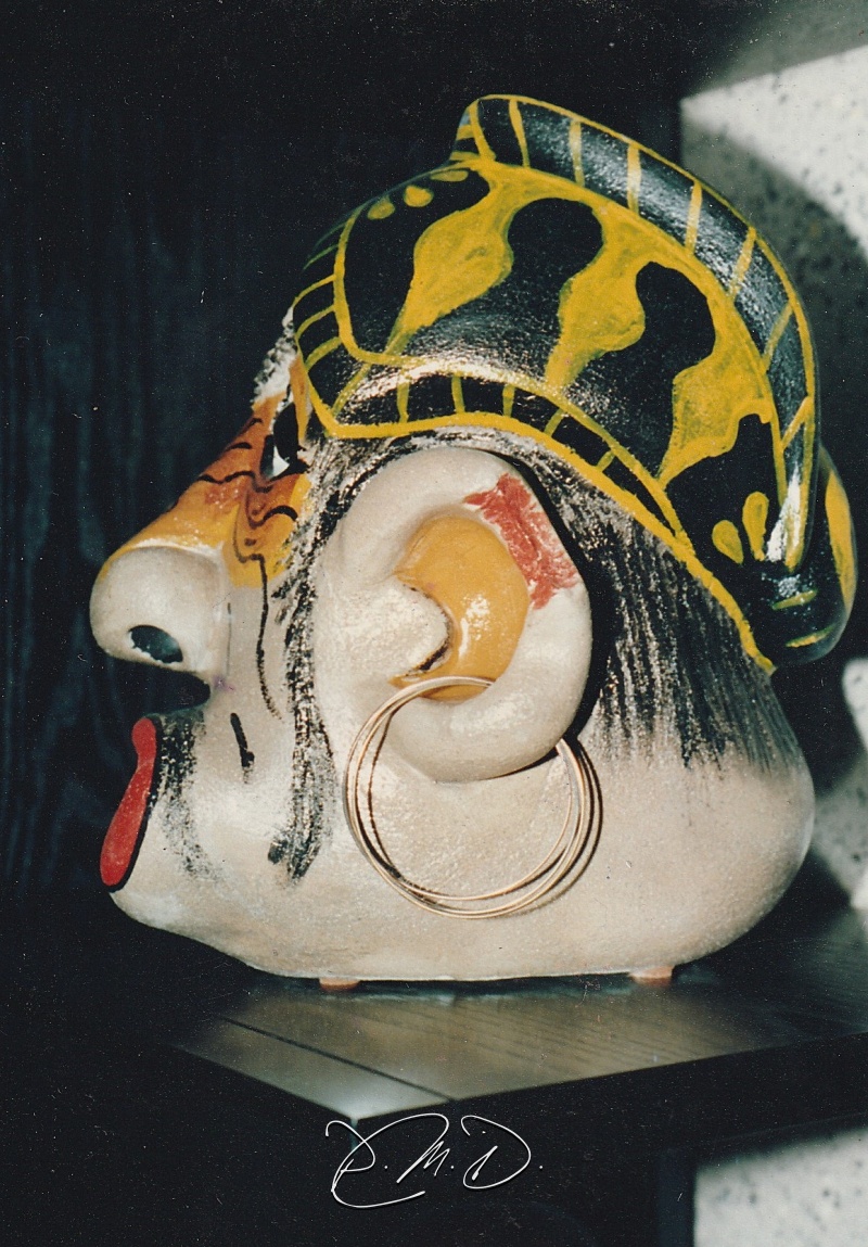 Terre chamottée cuite et peinte
