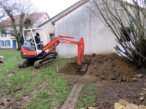 Implantation d'une mare à l'école de Vernéville 