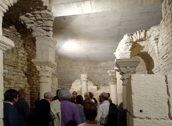 Visite de Flavigny sur Ozerain, avec les adhérents de Villages Anciens-Villages d'Avenir....