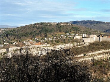 DRC - Besançon - La Citadelle Vauban, la colline de Brégille et son fort, vus du Fort de Chaudanne