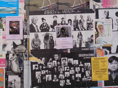 —- Rue des Pénitents bleus à Arles/Arle ———- la belle affiche à l'occasion du festival : les Rencontres de la Photographie 2019 —-