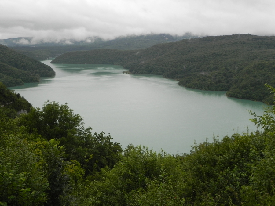 Le lac de Vouglan dans le Jura