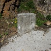 Borne F près du col du Portillon