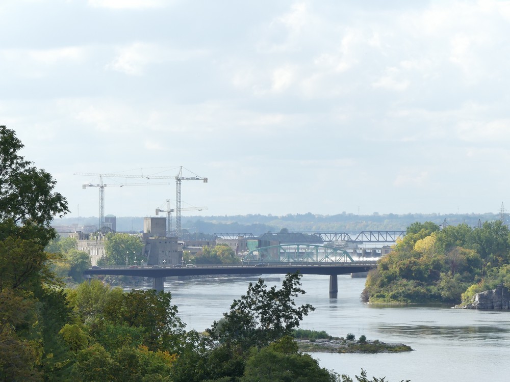 Le pont Alexandra à Ottawa...