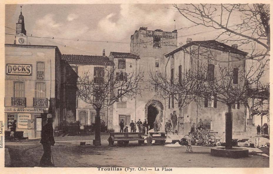 Peut être une image de 5 personnes et texte