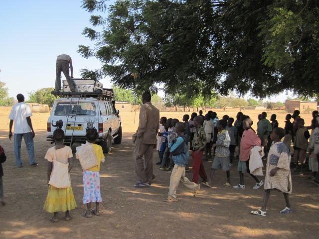 Burkina Bomborokuy L'école livraison du matériel