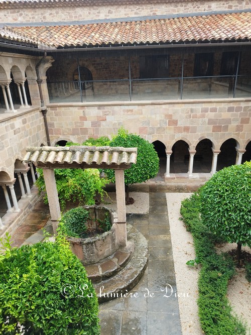 Fréjus, le cloître de la cathédrale saint Léonce