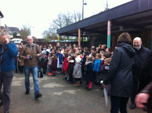 Visite de Monseigneur Centène à l' école Sainte Marie