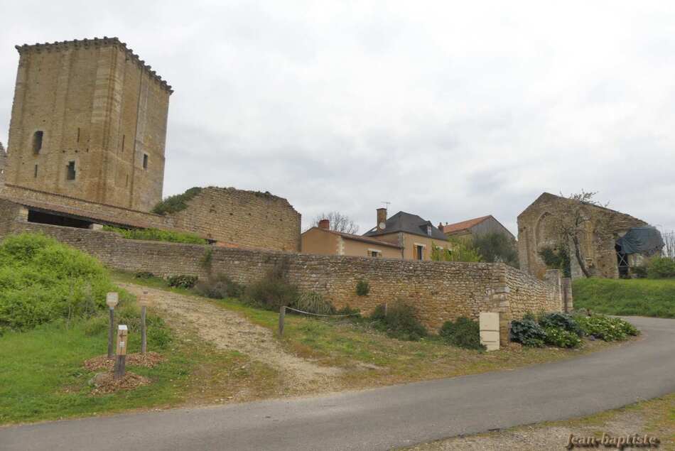 Moncontour ,dans la Vienne,au printemps,