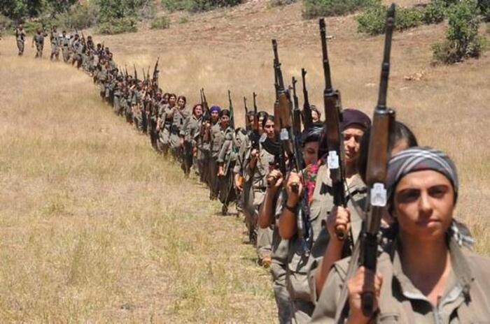 Ces femmes kurdes qui se battent contre l'Etat Islamique… Elles se battent sur le terrain… Elles n’ont pas d’avions pour lâcher des bombes 