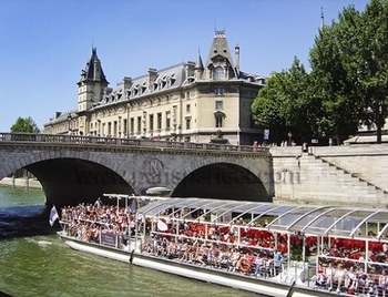 large_47-take-a-seine-boat-cruise-only-4-blocks-from-the-paris-perfect-residence-rental-webwk