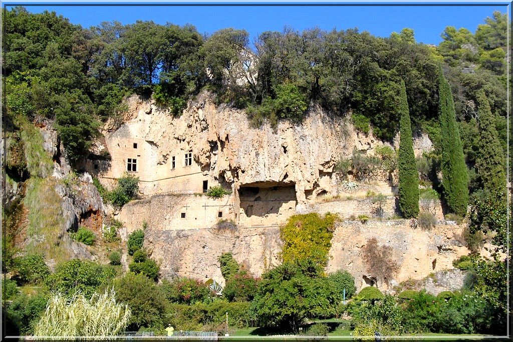 1020 - Villecroze-les-Grottes dans le Var (83)