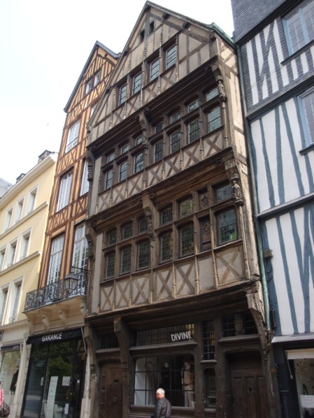 maison à encorbellement rue St Romain