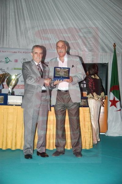 TAHIR HASSEN oscar 2011 maracanafoot pour son passé sportive au MCA et l\'EN