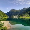 En montant vers le col du Pourtalet, passage près du lac de Fabrèges