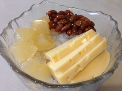 HALO-HALO - Coupe de glace pilée & lait avec glace, Leche Flan, confiture & autres condiments