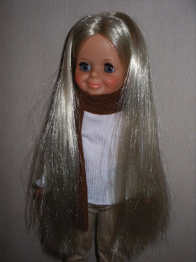 Velvet, de 1970, une blondinette à croquer !