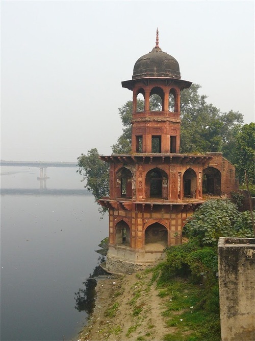 Chini-ki-Rauza, le mausolée de faïence à Agra;