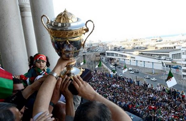 Samedi 03.05.2014 La parade du MCA dans les rues d\'Alger