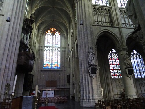 Eglise Notre Dame par dessus la Dyle à Malines en Belzique (photos)