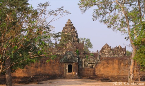 LE STEGOSAURE D'Angkor Vat