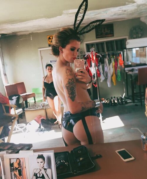 Ireland Baldwin dénudée sur Twitter