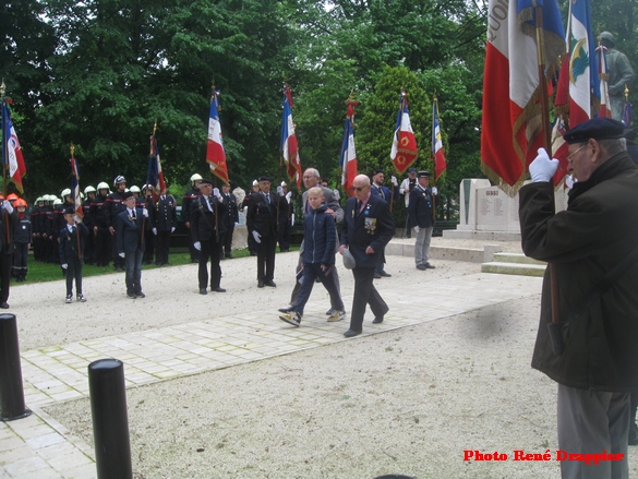 La cérémonie en souvenir de la Libération de Châtillon sur Sein a été suivie par  par René Drappier