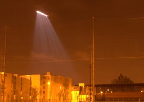 Enorme OVNI en forme de cigare observé en France