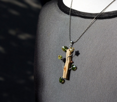 pendentif en bois et cristal